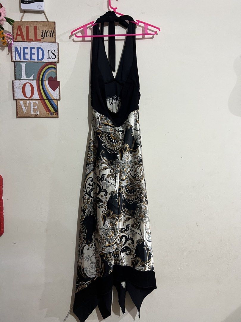 Halter Neck Maxi Dress 2000s Vintage (Category: Dresses) located in Manila. Submitted by Pilarrrrr (Listing ID 1467444600, Image 2). Description: .