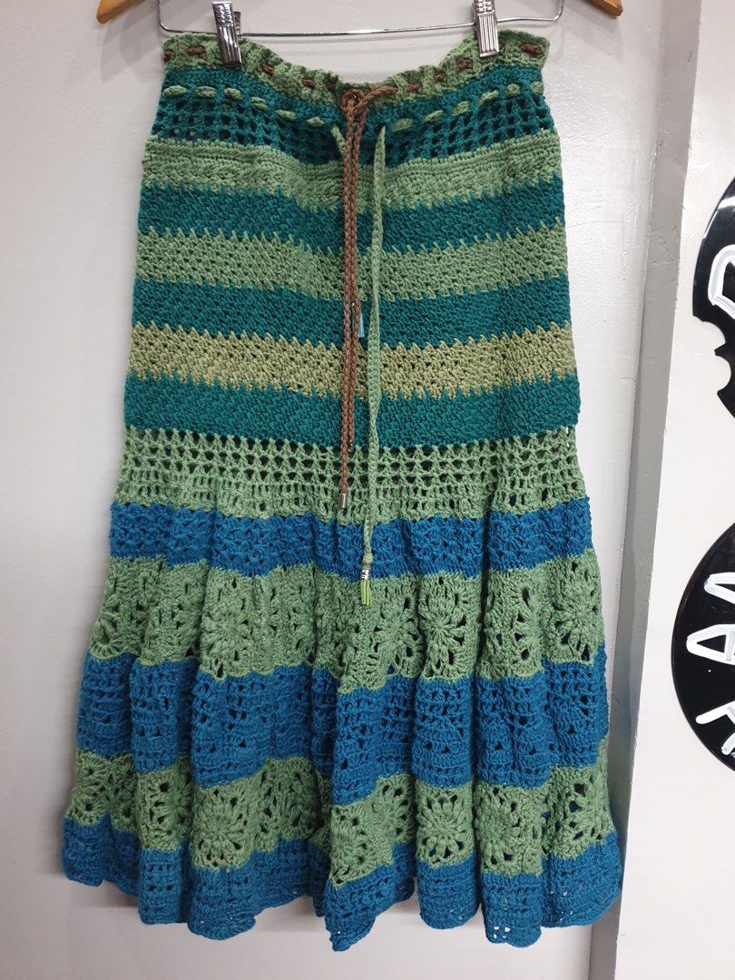 Handmade crochet Maxi Skirt (Category: Skirts) located in Calamba. Submitted by mimabuy (Listing ID 1467402623, Image 1). Description: Size: 27”-30” length: 31” Super pretty! cons: Medyo mabigat sya hehe kaya dalawa yung tali nya All handmade crochet by my auntie .