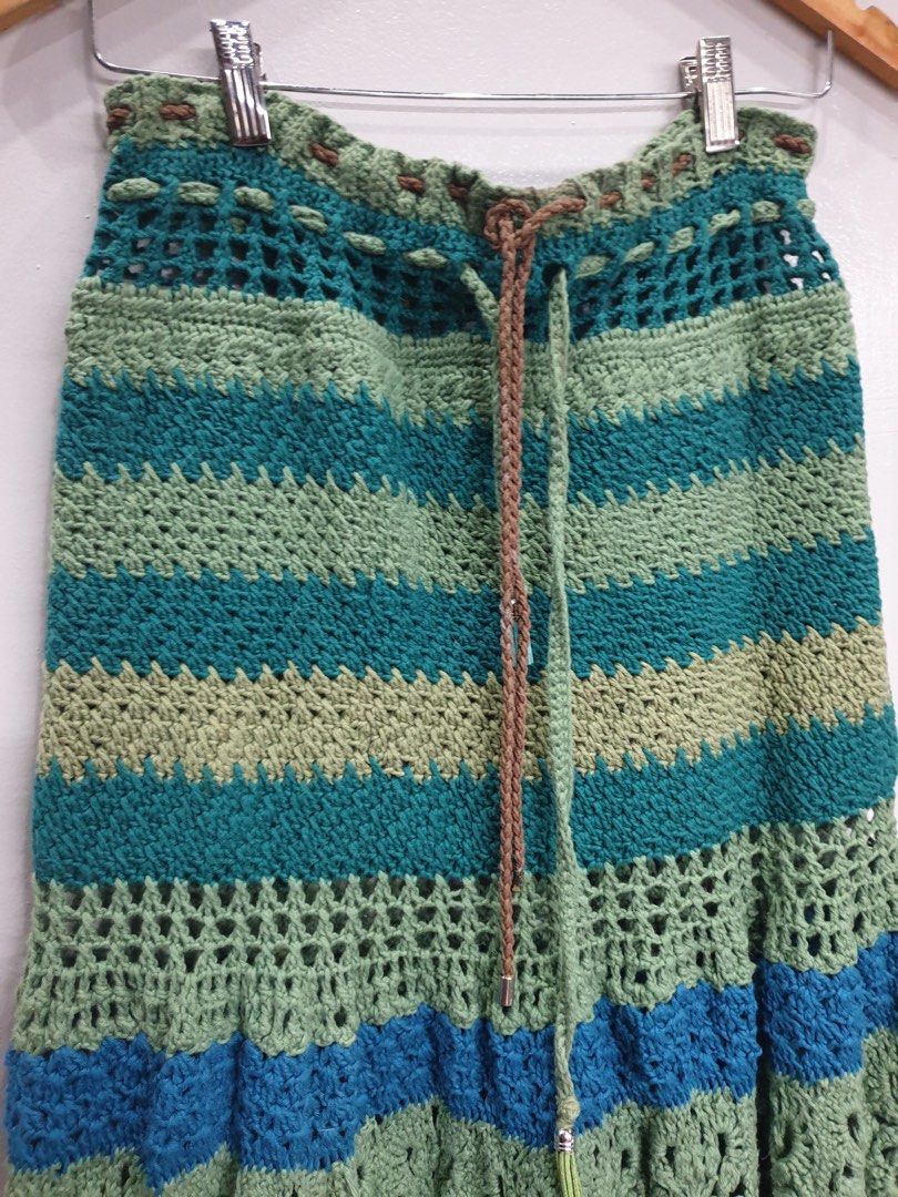 Handmade crochet Maxi Skirt (Category: Skirts) located in Calamba. Submitted by mimabuy (Listing ID 1467402623, Image 2). Description: Size: 27”-30” length: 31” Super pretty! cons: Medyo mabigat sya hehe kaya dalawa yung tali nya All handmade crochet by my auntie .