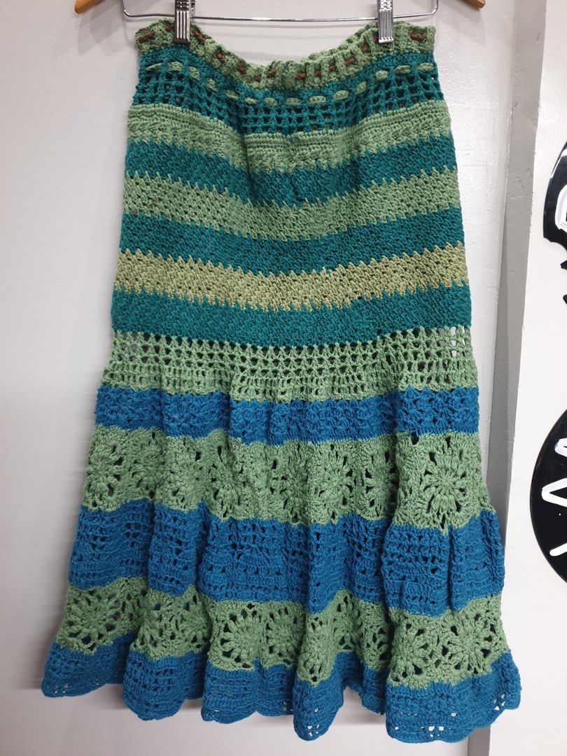 Handmade crochet Maxi Skirt (Category: Skirts) located in Calamba. Submitted by mimabuy (Listing ID 1467402623, Image 3). Description: Size: 27”-30” length: 31” Super pretty! cons: Medyo mabigat sya hehe kaya dalawa yung tali nya All handmade crochet by my auntie .