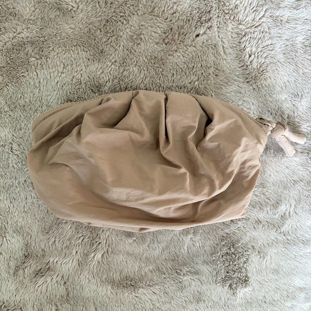 Happy Skin Mallow Pouch (Category: Makeup) located in San Juan City. Submitted by _ands_ (Listing ID 1467464987, Image 2). Description: - Color: Taupe - Bnew; never used.
