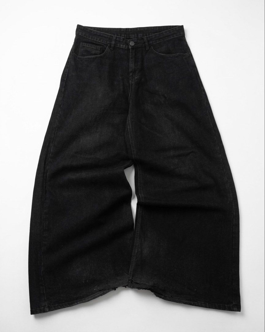 Hard Denim Elephant-Cut Jeans (Category: Jeans) located in Angeles City. Submitted by crushedgems (Listing ID 1467370297, Image 1). Description: id: Hard Denim Elephant-Cut Jeans [ W: 33-34 | L: 43 | Hem: 15 ] Condition: Aged with heel bites Php 1,199 + Shipping Fee DM to purchase..