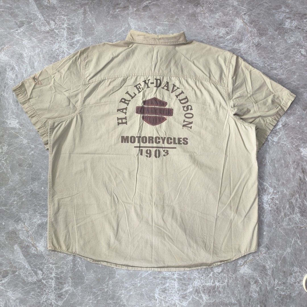 Harley-Davidson Tan Polo Short Sleeve Button-Down Shirt (Category: Tshirts & Polo Shirts ) located in Tabaco. Submitted by thriftkobicolshop (Listing ID 1467407761, Image 1). Description: - Brand: Harley-Davidson - Condition: Good, with issue see photo - Size: 3XL on tag, can fit 4XL - Semi 5XL - Dimes: 31x34-35 - Fabric: Cotton - Color: Tan - Style: Short sleeve button-down shirt - Details: Two chest utility pockets with button flaps, embroidere