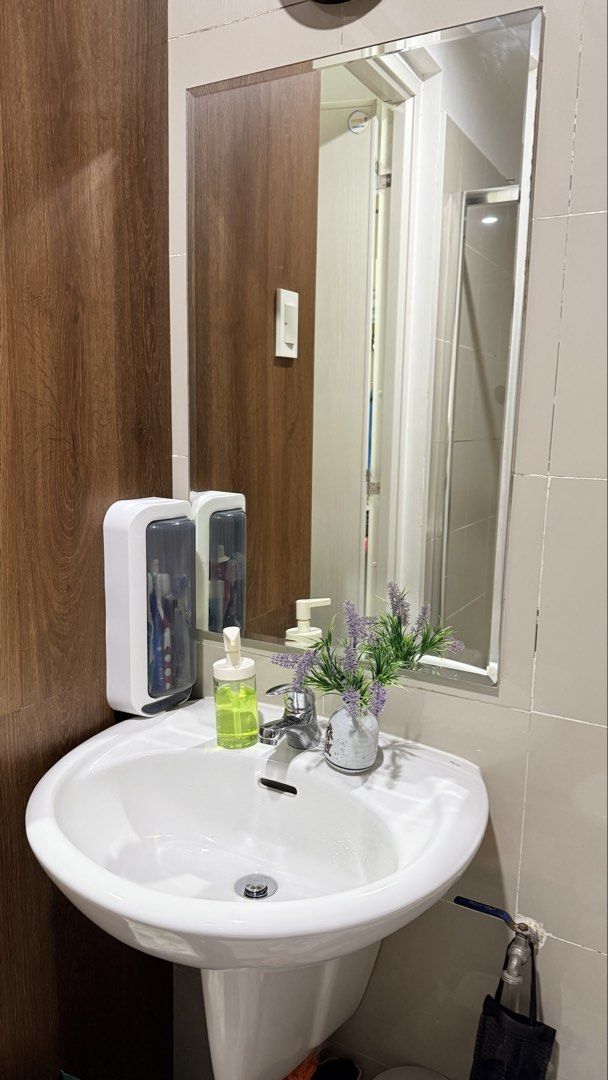 SALE Lavatory set! HCG White Ceramic Bathroom Sink and Mirror with FREE Tissue holder & Exhaust Fan (Category: Bathroom & Kitchen Fixtures) located in Quezon City. Submitted by shane_blueraee (Listing ID 1467601778, Image 2). Description: HCG White Ceramic Bathroom Sink and Mirror Brand: HCG - Condition: Clean surface with minimal wear (removed from a recent bathroom remodel) with FREE Hcg Tissue holder & Akari Exhaust Fan 1,300 only! Pickup only