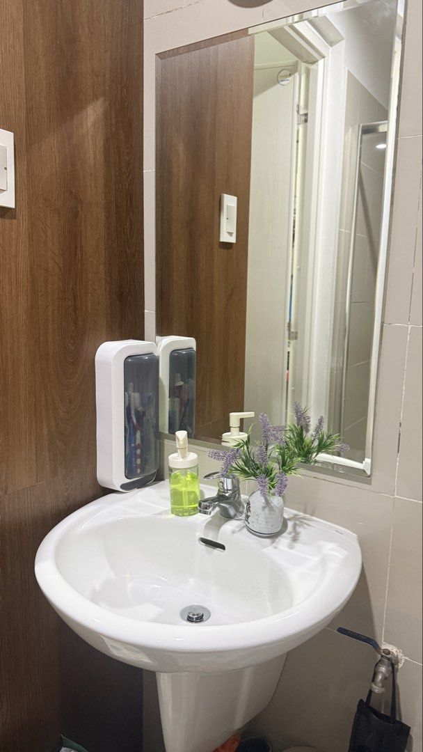 SALE Lavatory set! HCG White Ceramic Bathroom Sink and Mirror with FREE Tissue holder & Exhaust Fan (Category: Bathroom & Kitchen Fixtures) located in Quezon City. Submitted by shane_blueraee (Listing ID 1467601778, Image 1). Description: HCG White Ceramic Bathroom Sink and Mirror Brand: HCG - Condition: Clean surface with minimal wear (removed from a recent bathroom remodel) with FREE Hcg Tissue holder & Akari Exhaust Fan 1,300 only! Pickup only