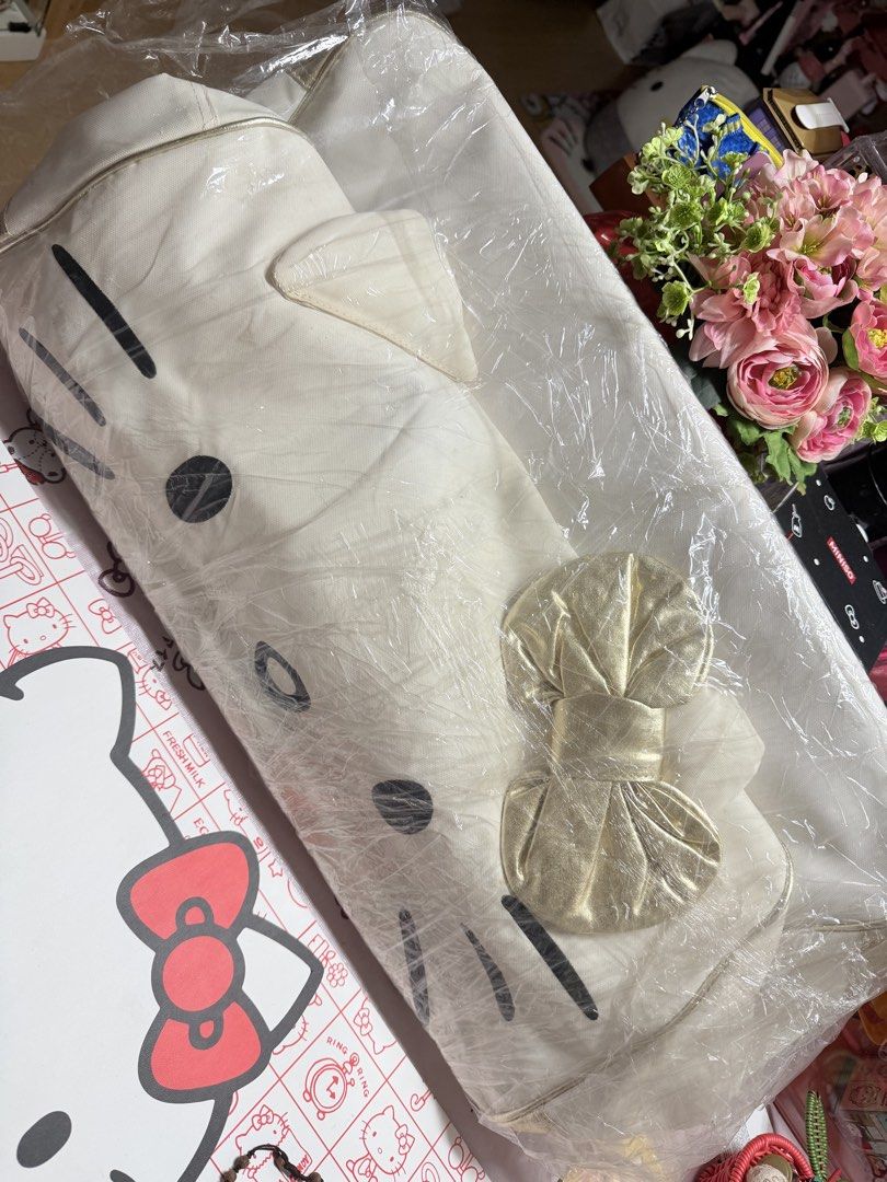 Hello Kitty Pattery Barn Duffle Bag (Category: Character Goods) located in Manila. Submitted by hellokittyjhoe (Listing ID 1467439292, Image 1). Description: .
