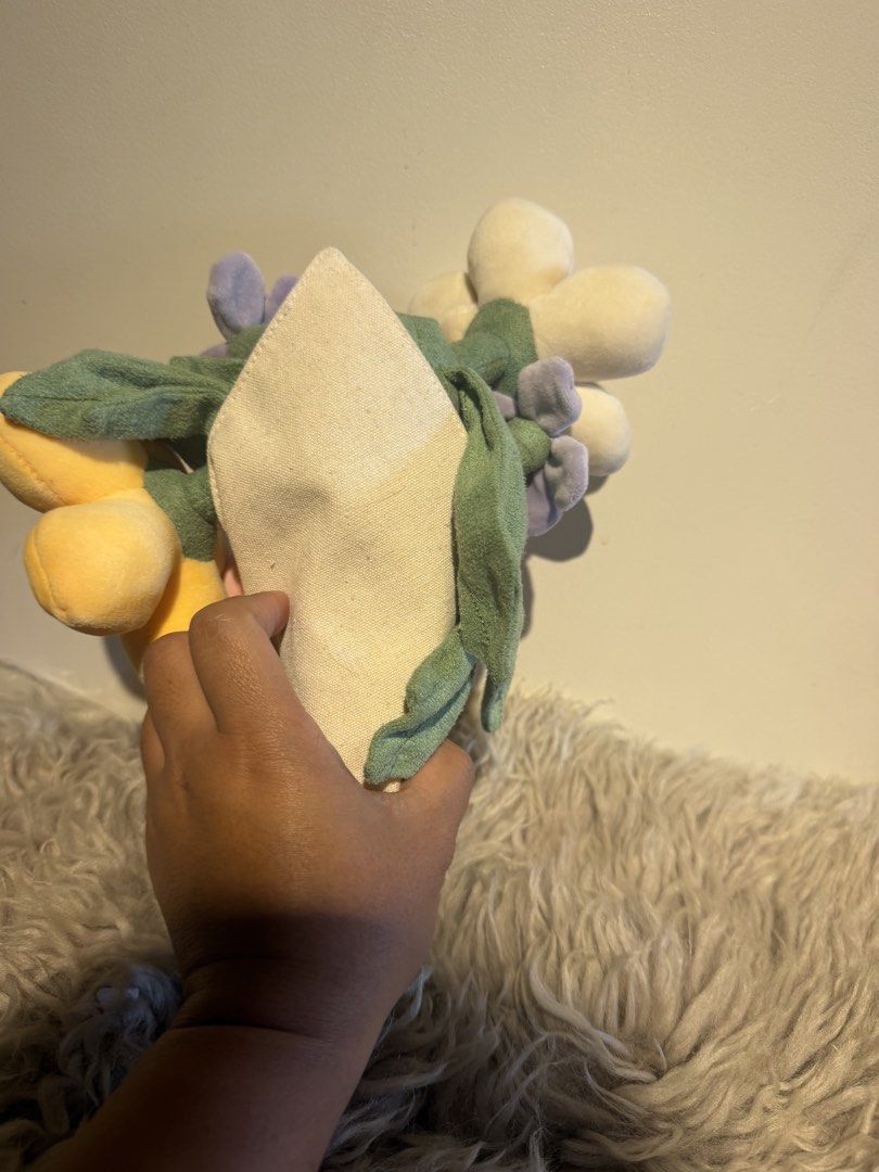 Hellycat flower (Category: Plushies & Soft Toys) located in La Trinidad. Submitted by reeze_24 (Listing ID 1467373442, Image 2). Description: .