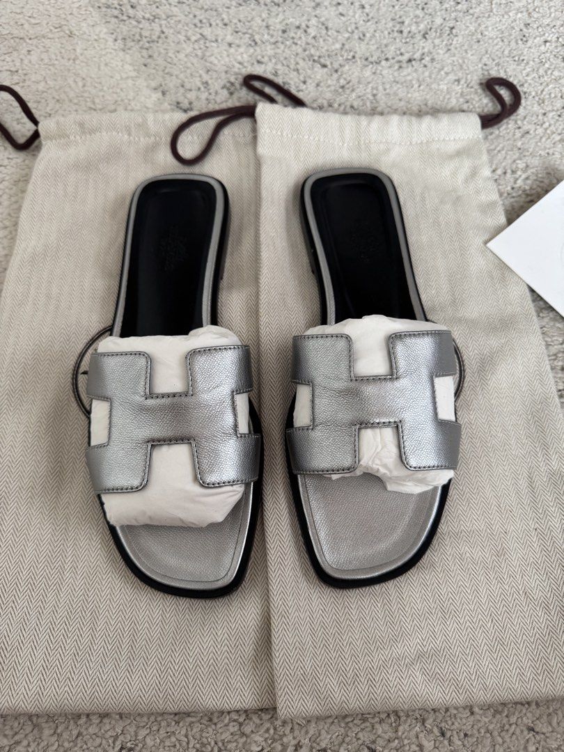 Hermes Oran Sandals Pre-owned (Category: Flats & Sandals) located in Manila. Submitted by shopmyclosetbytel (Listing ID 1467475514, Image 1). Description: Very good condition Size 38 Comes with dust bag & receipt only 100% Authentic.