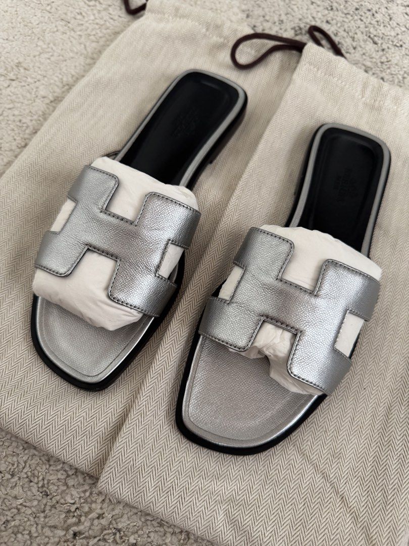 Hermes Oran Sandals Pre-owned (Category: Flats & Sandals) located in Manila. Submitted by shopmyclosetbytel (Listing ID 1467475514, Image 3). Description: Very good condition Size 38 Comes with dust bag & receipt only 100% Authentic.