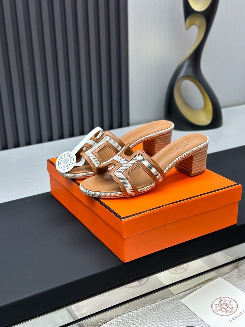Hermes Orange Box Heel Sandals（Top-tier custom model） (Category: Heels) located in Mandaluyong City. Submitted by grandfalcon-10f0a8 (Listing ID 1467457742, Image 1). Description: Hermes Classic H Sandals High-End Version A staple piece from the classic evergreen series Material: Original custom imported cowhide Lining: Imported cowhide lining Inner sole: Imported cowhide All midsoles: Genuine leather pulp + Italian-style composite midsole Outsol