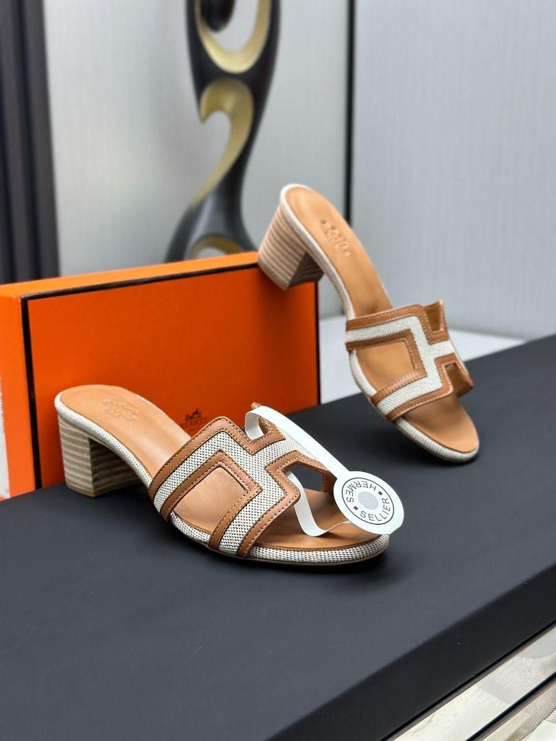 Hermes Orange Box Heel Sandals（Top-tier custom model） (Category: Heels) located in Mandaluyong City. Submitted by grandfalcon-10f0a8 (Listing ID 1467457742, Image 3). Description: Hermes Classic H Sandals High-End Version A staple piece from the classic evergreen series Material: Original custom imported cowhide Lining: Imported cowhide lining Inner sole: Imported cowhide All midsoles: Genuine leather pulp + Italian-style composite midsole Outsol