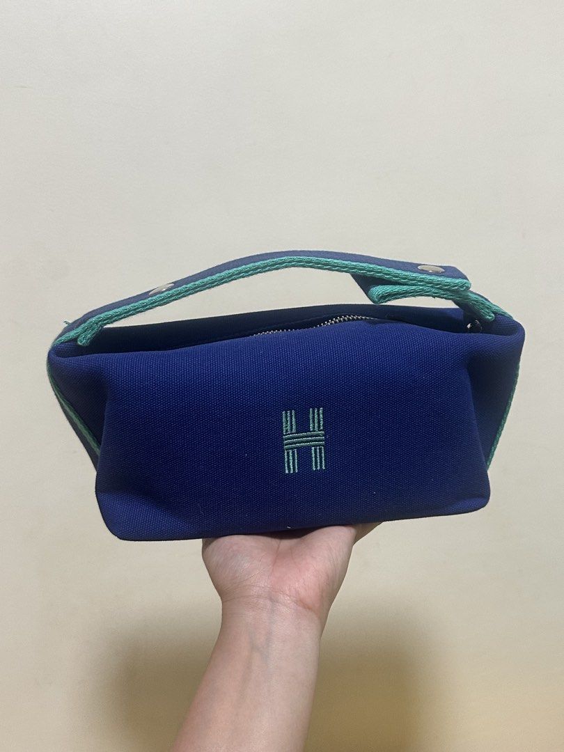 Hermes toiletry bag (Category: Luxury Bags & Wallets) located in Taguig. Submitted by syyyt16 (Listing ID 1467492400, Image 1). Description: Authentic .