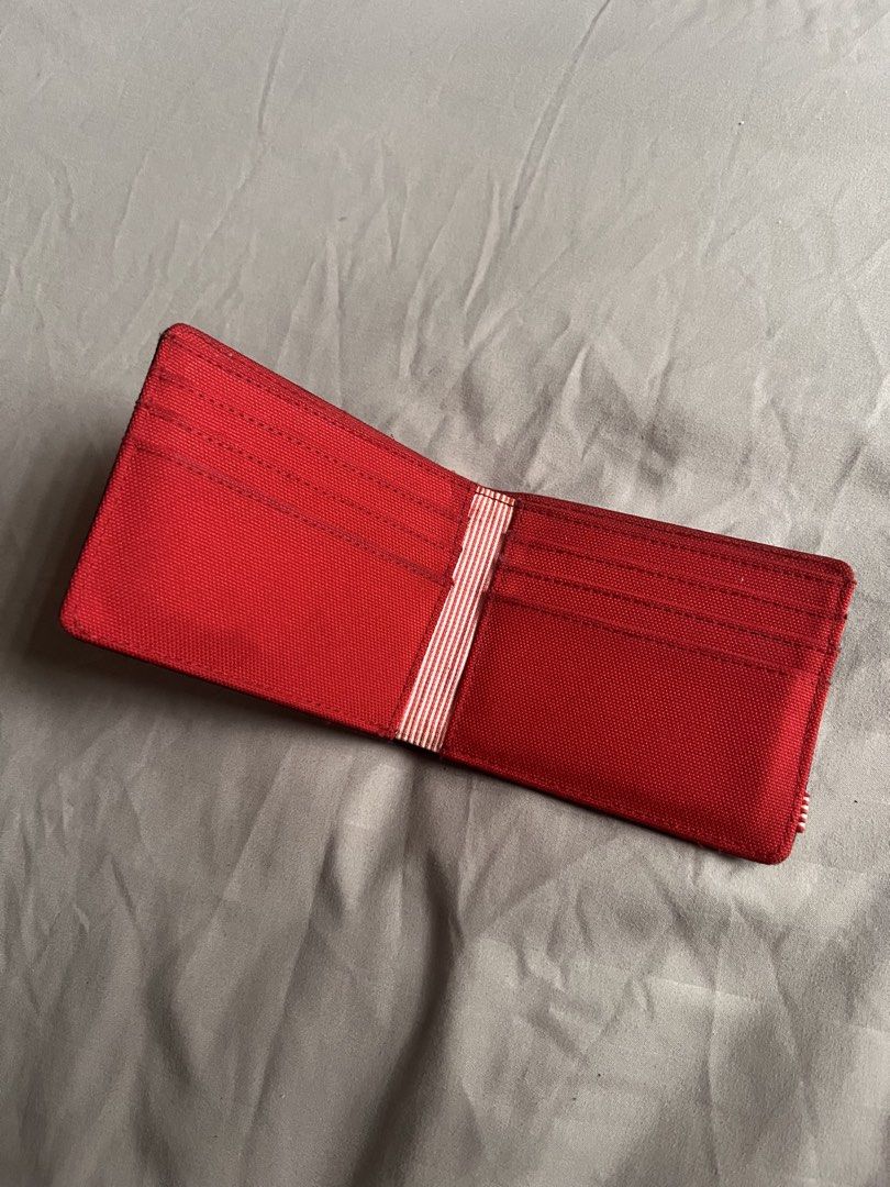 Herschel Hank Wallet Blue/Navy Red (Category: Wallets & Card Holders) located in Las Pinas. Submitted by basicapparel_mnl (Listing ID 1467449258, Image 3). Description: - Original - Bought in the US - Condition 9/10 - Price still negotiable .