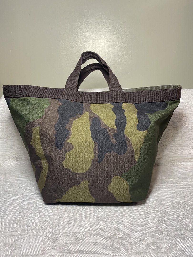 Hervè Chapelier tote bag (Category: Tote Bags) located in Angeles City. Submitted by noagrace (Listing ID 1467413519, Image 2). Description: Herve Chapelier Cordura Nylon Boat-Shaped Tote Bag camouflage pattern Excellent condition Large size P1500.