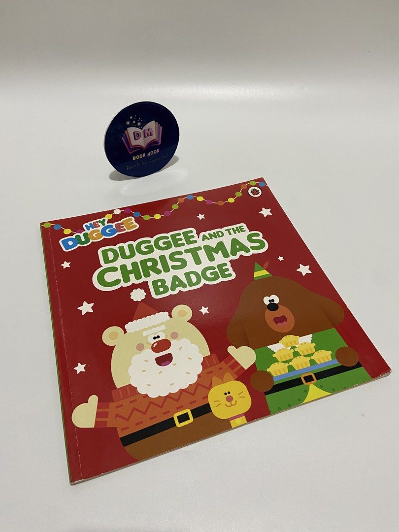 Hey Duggee Duggee Christmas Badge (Category: Children's Books) located in Caloocan City. Submitted by dmbooknook (Listing ID 1467525003, Image 3). Description: - EUC, minimal corner crease, excellent inside pages - Large Paperback | Full color illustrations ✨ 𝙒𝙝𝙮 𝙠𝙞𝙙𝙨 𝙡𝙤𝙫𝙚 𝙞𝙩: ✅ 𝘽𝙧𝙞𝙜𝙝𝙩, 𝙘𝙤𝙡𝙤𝙧𝙛𝙪𝙡 𝙞𝙡𝙡𝙪𝙨𝙩𝙧𝙖𝙩𝙞𝙤𝙣𝙨 - 𝙨𝙩𝙧𝙖𝙞𝙜𝙝𝙩 𝙛𝙧𝙤𝙢 𝙩𝙝𝙚 𝘾𝘽𝙚𝙚𝙗𝙞𝙚𝙨 𝙨𝙝𝙤𝙬! ✅ 𝙎𝙝𝙤𝙧𝙩, 𝙨𝙞𝙢𝙥𝙡𝙚 𝙨𝙩𝙤𝙧𝙞