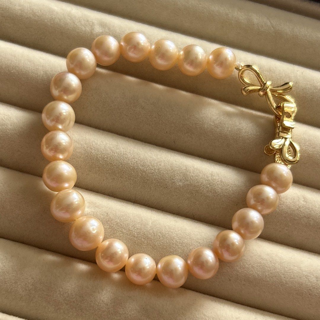 High Quality Pearl bracelet (Category: Bracelets) located in Lipa City. Submitted by avenueusco_ph (Listing ID 1467399766, Image 2). Description: High quality pearl bracelet in peach color 🍑✨ 🦪 high luster 🦪 almost super round ✨ 7.7mm 🦪 8 inch long Only 1.