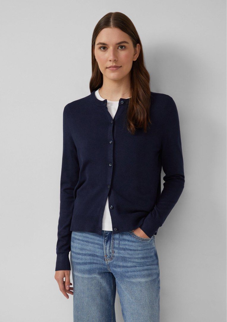 H&M • Basic Navy Blue Cardigan (Category: Coats, Jackets and Outerwear) located in Santa Rosa. Submitted by 07mkl (Listing ID 1467411886, Image 2). Description: H&M • Basic Navy Blue Cardigan • Condition: 8/10 • Size: s-m • Flaws: none • Color: Navy Blue ₱150✨.