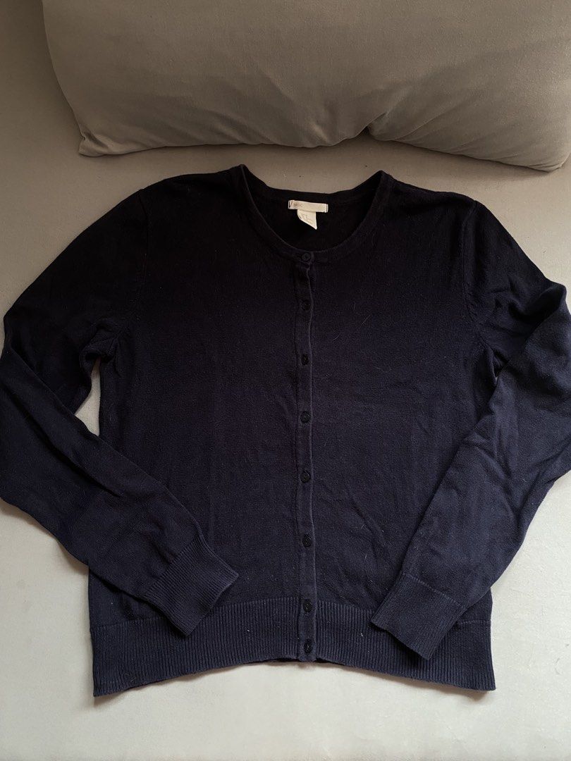 H&M • Basic Navy Blue Cardigan (Category: Coats, Jackets and Outerwear) located in Santa Rosa. Submitted by 07mkl (Listing ID 1467411886, Image 3). Description: H&M • Basic Navy Blue Cardigan • Condition: 8/10 • Size: s-m • Flaws: none • Color: Navy Blue ₱150✨.
