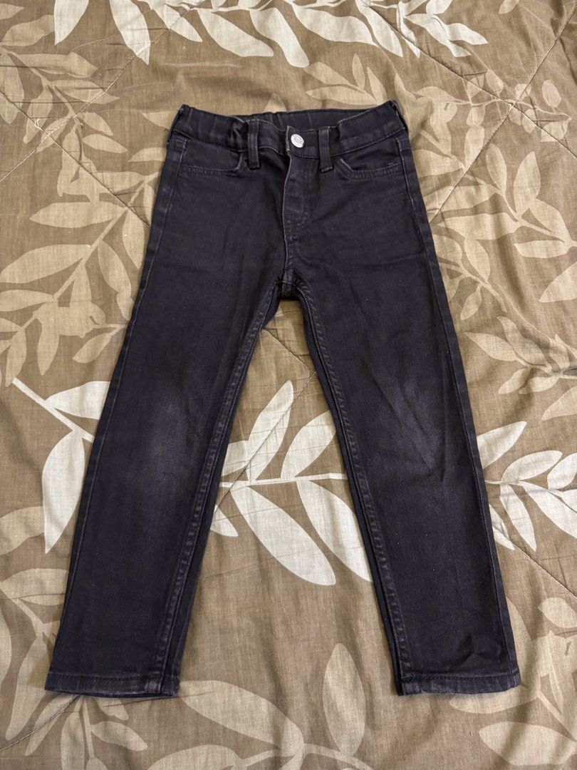H&M - Black Slim Fit Pants (Category: Babies & Kids Fashion) located in Makati City. Submitted by averysbabyshop (Listing ID 1467450732, Image 1). Description: 3-4Y on tag.