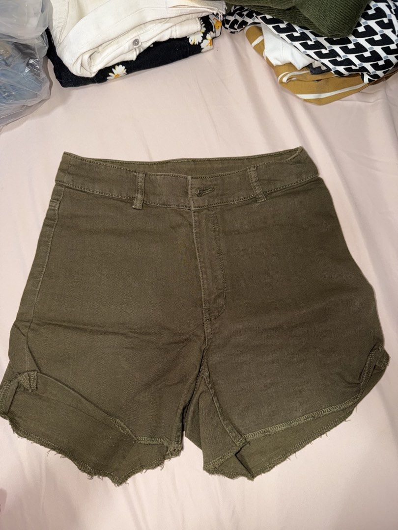 H&M / F21 Shorts (Category: Shorts) located in Davao. Submitted by kimberly_mrt (Listing ID 1467489524, Image 3). Description: TAKE ALL 🫶🏻 RFS: Decluttering Sizes: 36 - 38.
