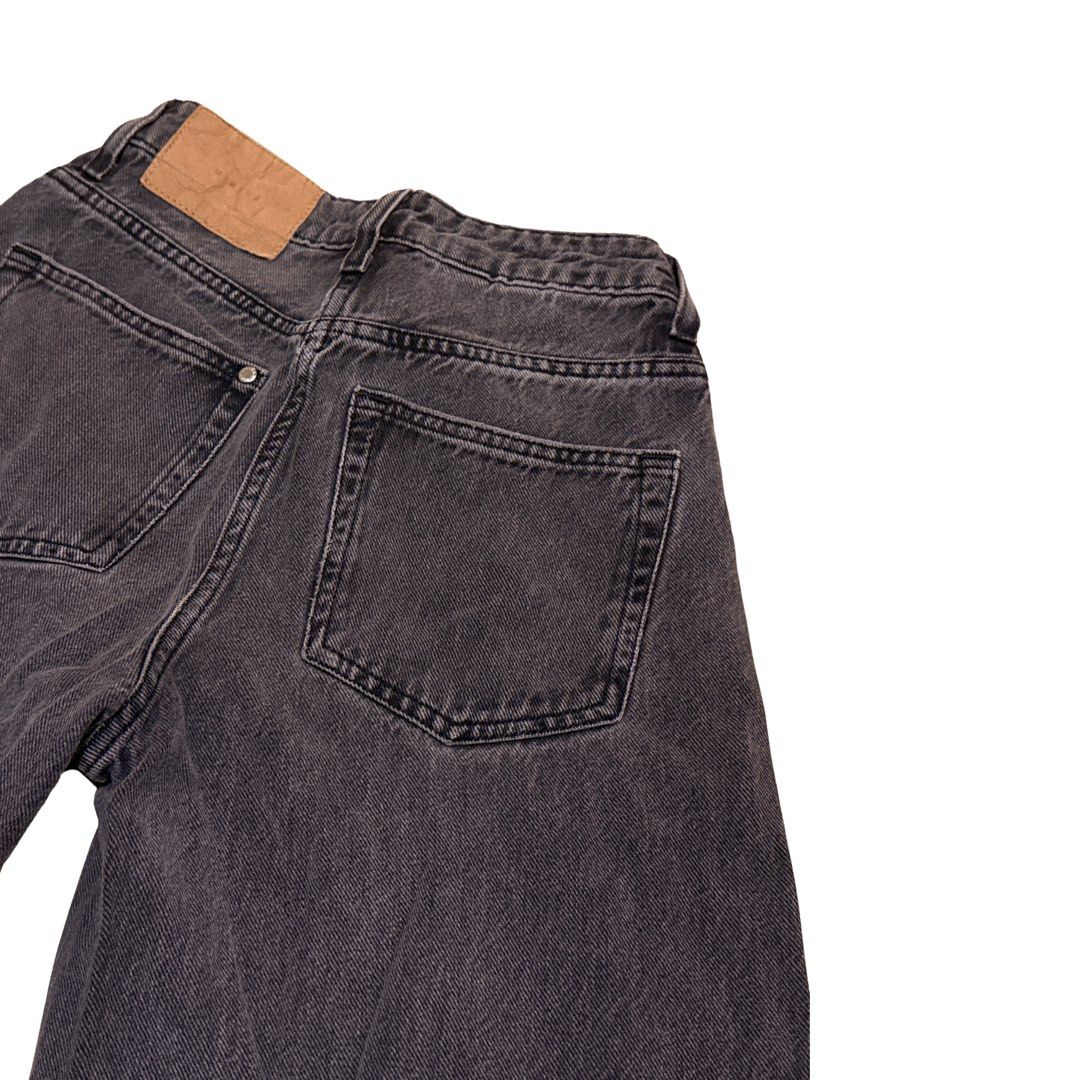 H&M Baggy Jeans (Black Washed) (Category: Jeans) located in Quezon City. Submitted by am.222 (Listing ID 1467499647, Image 3). Description: baggy loose fit high waist color: black washed denim waist: 25 inches lenght: 34 inches disclaimer: color may vary due to lighting.