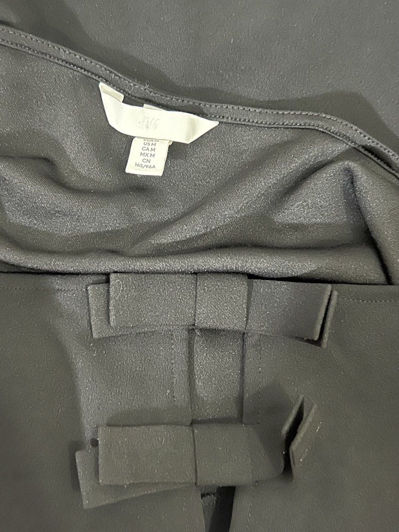 H&M black jersey tank top (Category: Blouses) located in Las Pinas. Submitted by jilanah (Listing ID 1467569072, Image 2). Description: .