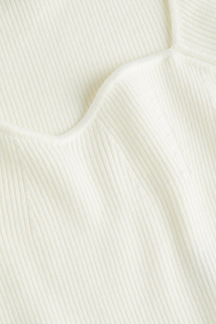 H&M Bustier Ribbed Knit White Top (Category: Longsleeves) located in Cabanatuan. Submitted by thriftby_zy (Listing ID 1467504268, Image 3). Description: Maganda tooo Size: Small | Stretchable fabric.