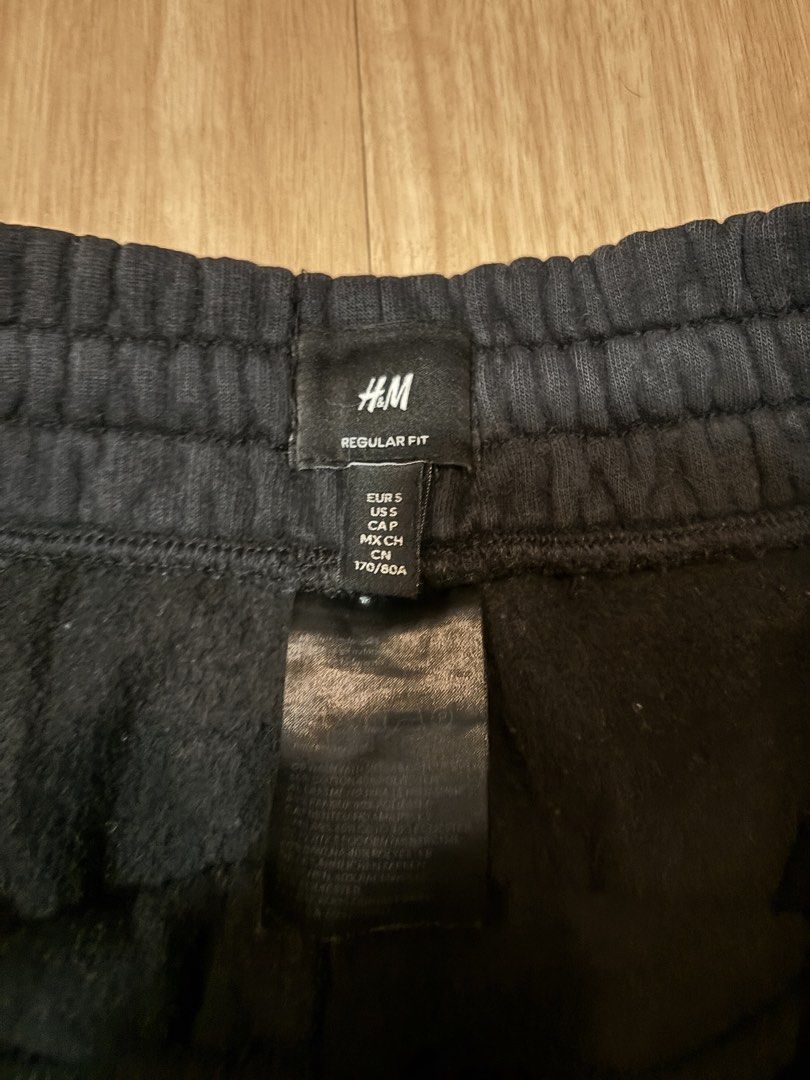 H&M Cotton Short (Category: Shorts) located in Quezon City. Submitted by callelistothriftshop (Listing ID 1467493079, Image 3). Description: 🔥PB - 08 | H&M Cotton Short 🔥 ➡️ DIMENSION: 32-34”W x 18”L ➡️ SIZE ON TAG: 170 ➡️ COLOR: Navy Blue ✨ CONDITION: Excellent Used Condition ‼️ ISSUE: (Please manage expectations)Needs extra wash.