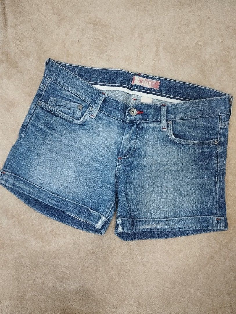 H&M Denim Shorts and Beige Dragonfly (Category: Shorts) located in Dagupan City. Submitted by nahamul_1508 (Listing ID 1467566880, Image 2). Description: Preloved #21 bundle of 2 both size 33.