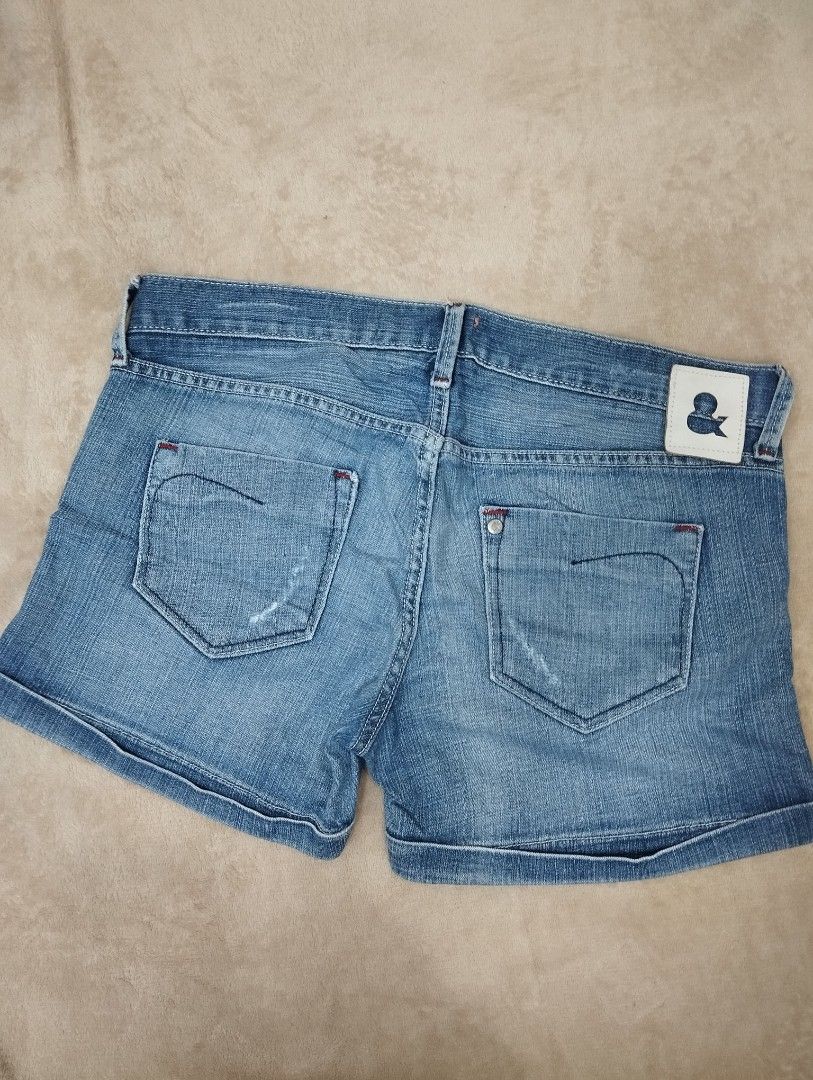 H&M Denim Shorts and Beige Dragonfly (Category: Shorts) located in Dagupan City. Submitted by nahamul_1508 (Listing ID 1467566880, Image 3). Description: Preloved #21 bundle of 2 both size 33.