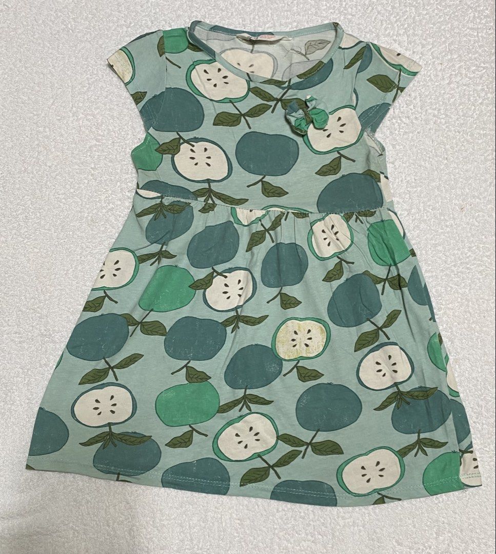 H&M green dress (Category: Babies & Kids Fashion) located in Morong. Submitted by fcjonline528 (Listing ID 1467392638, Image 1). Description: .