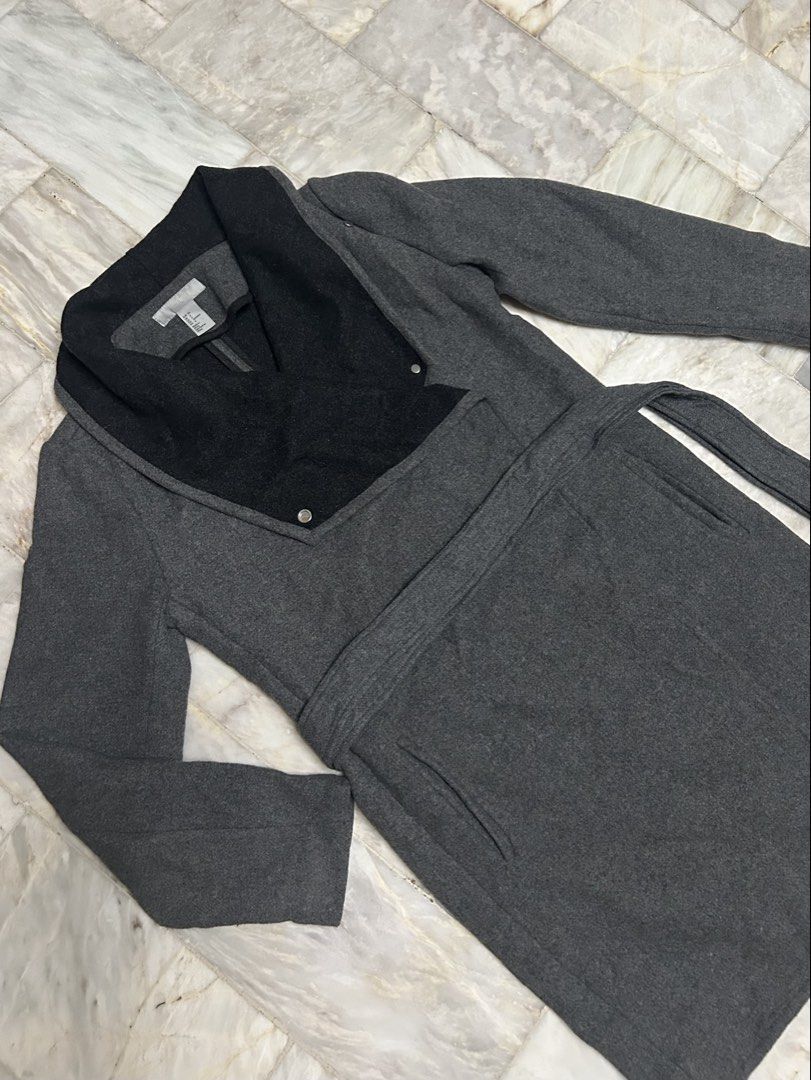 H&M Grey Wool Blend Autum / Winter Coat Jacket (Category: Coats, Jackets and Outerwear) located in Paranaque City. Submitted by jeanfrommanila (Listing ID 1467395546, Image 1). Description: - Brand: H&M - Tag Size: EUR 34 / US 4 - Material: Wool blend with clean interior lining - Color: Grey with black contrast collar - Features: with tie belt, snap button neck closure, and two front pockets - Condition: like-new condition Dimes: Shoulder - 15 Wa