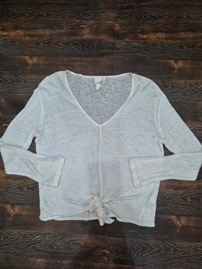 H&M Linen Longsleeves Blouse (Category: Blouses) located in Santa Cruz. Submitted by deenem (Listing ID 1467375419, Image 2). Description: Like New😍👌 No flaws👌 M on Tag Can fit M-L Asian (Measurements laid flat in inches) Bust:21 Armhole:8 Lenght: 23.