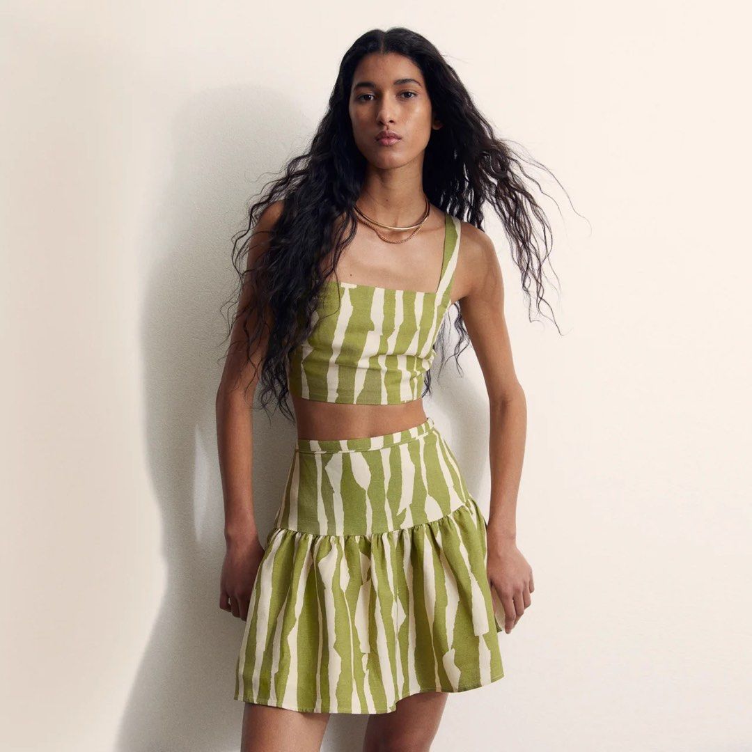H&M Linen-Blend green and white patterned flared mini skirt (Category: Skirts) located in Manila. Submitted by coffeejelly67 (Listing ID 1467411644, Image 1). Description: -H&M -Linen Blend -Size Eur 38 -Bought for ₱1.5k.
