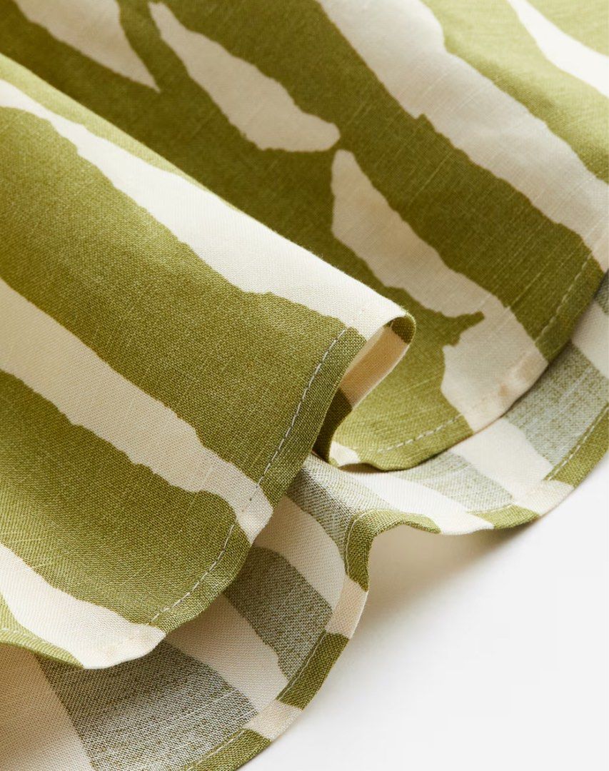 H&M Linen-Blend green and white patterned flared mini skirt (Category: Skirts) located in Manila. Submitted by coffeejelly67 (Listing ID 1467411644, Image 2). Description: -H&M -Linen Blend -Size Eur 38 -Bought for ₱1.5k.