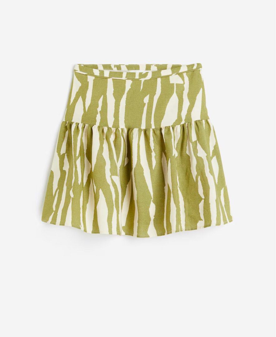 H&M Linen-Blend green and white patterned flared mini skirt (Category: Skirts) located in Manila. Submitted by coffeejelly67 (Listing ID 1467411644, Image 3). Description: -H&M -Linen Blend -Size Eur 38 -Bought for ₱1.5k.