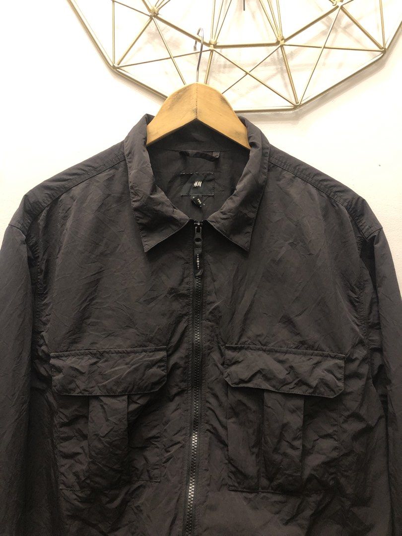 H&M Regular Fit Nylon Utility Jacket Black XL (Category: Coats, Jackets and Outerwear) located in Manila. Submitted by archivez (Listing ID 1467526126, Image 3). Description: HNM NYLON zipper utility jacket excellent SZ XL 26width 31 Length wash only 499+sf itim na itim pa.