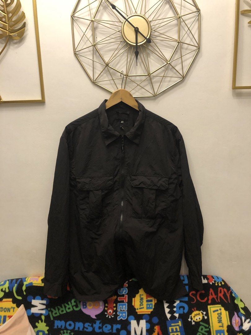 H&M Regular Fit Nylon Utility Jacket Black XL (Category: Coats, Jackets and Outerwear) located in Manila. Submitted by archivez (Listing ID 1467526126, Image 2). Description: HNM NYLON zipper utility jacket excellent SZ XL 26width 31 Length wash only 499+sf itim na itim pa.