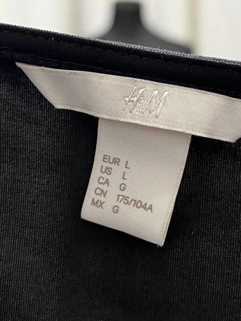 H&M ruffle detailed camisole black (Category: Sleeveless) located in Las Pinas. Submitted by jilanah (Listing ID 1467571210, Image 2). Description: .