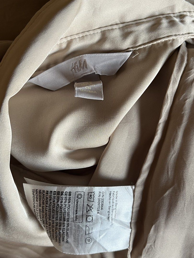 H&M Satin Long Sleeve Button Down Shirt Neutral Beige (Category: Longsleeves) located in Tandag. Submitted by maryarlale42144 (Listing ID 1467368355, Image 3). Description: LIKE NEW LARGE .