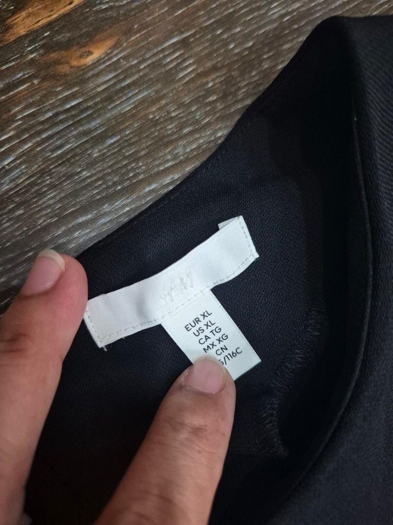 H&M Simple Elegant Dress (Category: Dresses) located in Santa Cruz. Submitted by deenem (Listing ID 1467376056, Image 3). Description: Like New😍👌 No flaws👌 XL on Tag (Measurements laid flat in inches) Bust:24.5 Armhole:9.5 Lenght: 34.