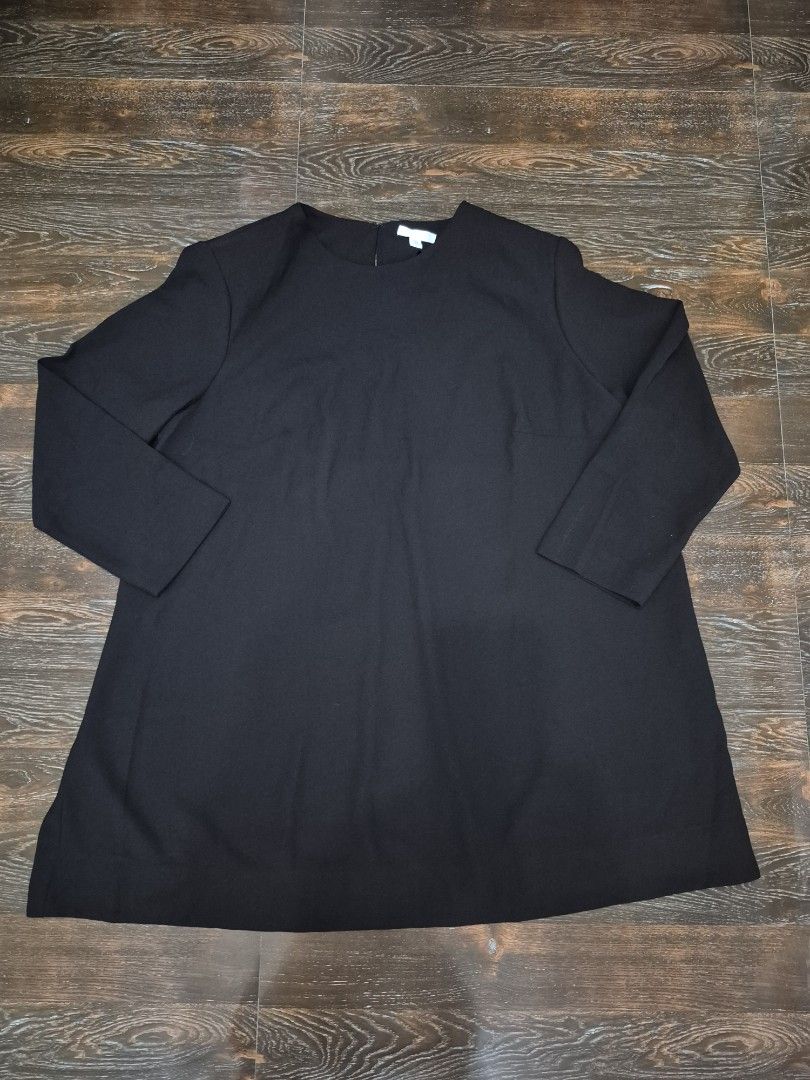 H&M Simple Elegant Dress (Category: Dresses) located in Santa Cruz. Submitted by deenem (Listing ID 1467376056, Image 2). Description: Like New😍👌 No flaws👌 XL on Tag (Measurements laid flat in inches) Bust:24.5 Armhole:9.5 Lenght: 34.