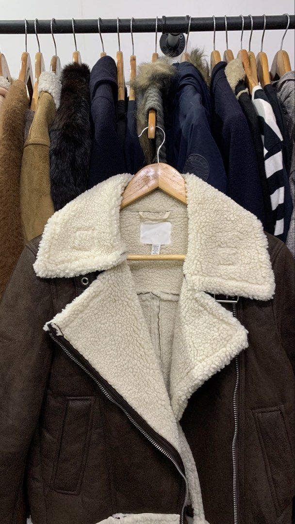 H&M suede fur collar winter jacket (Category: Coats, Jackets and Outerwear) located in Calamba. Submitted by jtrbngt97 (Listing ID 1467378967, Image 3). Description: Permission to post admin Branded stuff Good to excellent condition Please see attached photos for details Dm me (Color may very due to lighting) Location: Calamba Laguna Shipping fee is not included Disclaimer: We are not affiliated with the Official Brand Displayed nor do we sell un