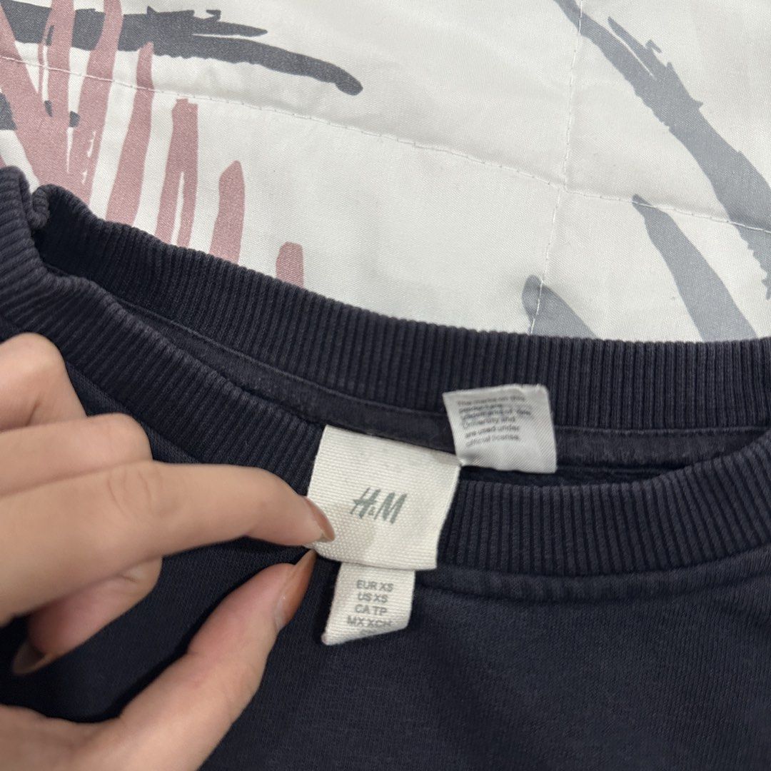 H&M YALE UNIVERSITY OVERSIZED SWEATER (Category: Coats, Jackets and Outerwear) located in Imus. Submitted by prelovedbyheaart (Listing ID 1467558641, Image 3). Description: RFS: DECLUTTERING • all photos are mine • 1-day Reservation Only • No Refund/ No return • j&t, lbc, or lalamove courier only • gcash or bank transfer only.