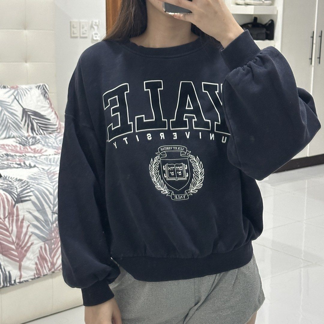 H&M YALE UNIVERSITY OVERSIZED SWEATER (Category: Coats, Jackets and Outerwear) located in Imus. Submitted by prelovedbyheaart (Listing ID 1467558641, Image 1). Description: RFS: DECLUTTERING • all photos are mine • 1-day Reservation Only • No Refund/ No return • j&t, lbc, or lalamove courier only • gcash or bank transfer only.