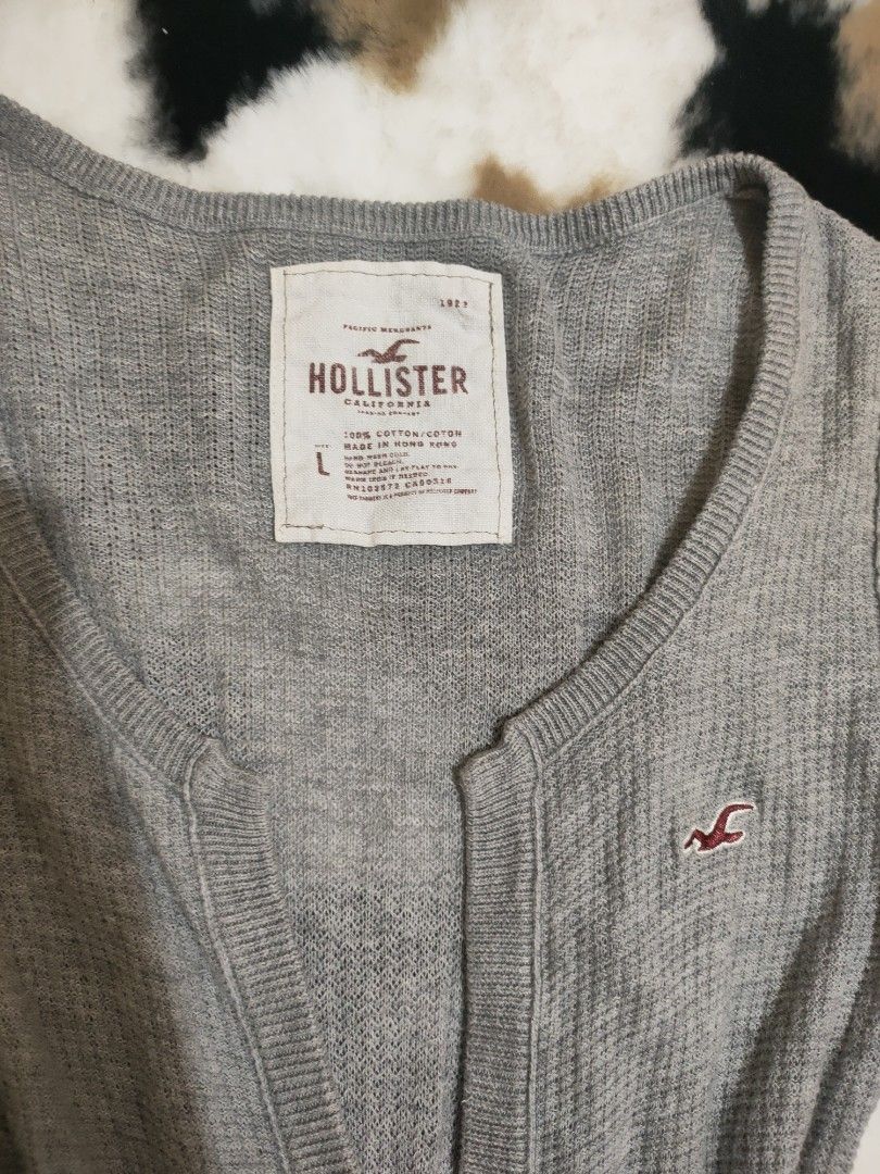 Hollister (Category: Blouses) located in Naga. Submitted by hikarifinds05 (Listing ID 1467405256, Image 2). Description: mine: 250 grab: 300 lock: 350.