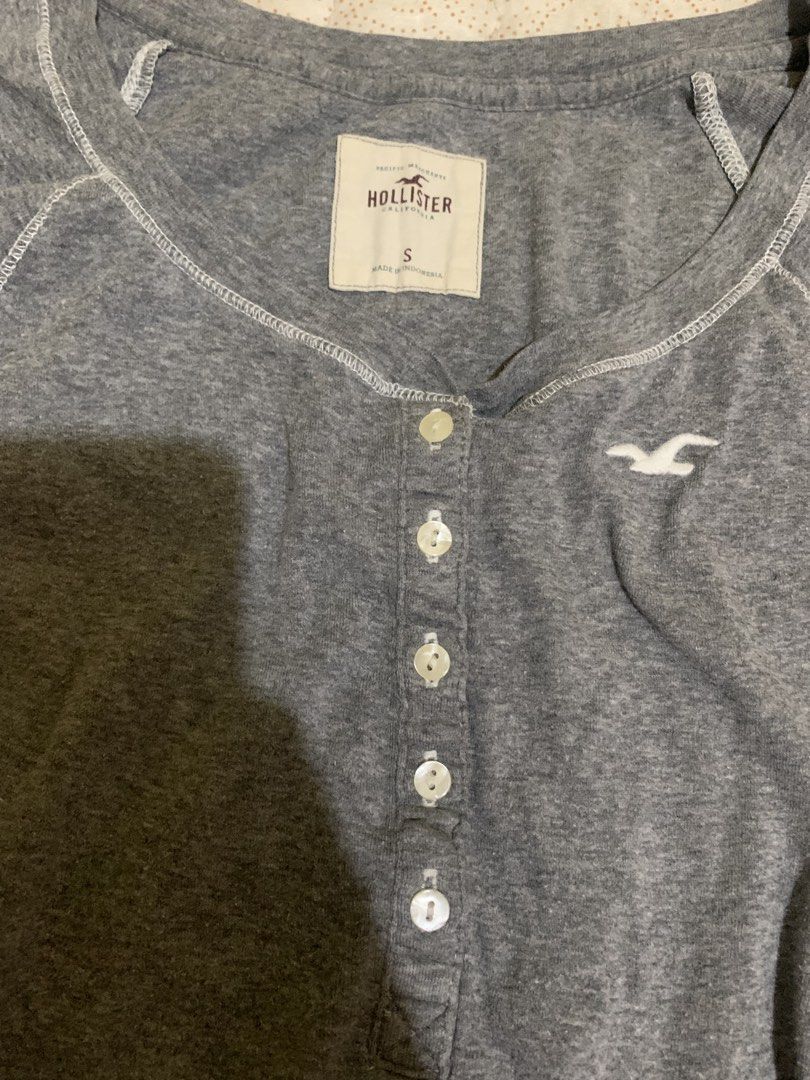 Hollister y2k blouse (Category: Blouses) located in Lapu Lapu. Submitted by kimthrift1976 (Listing ID 1467527434, Image 2). Description: Size small Issue see photo last minimal Very good condition .