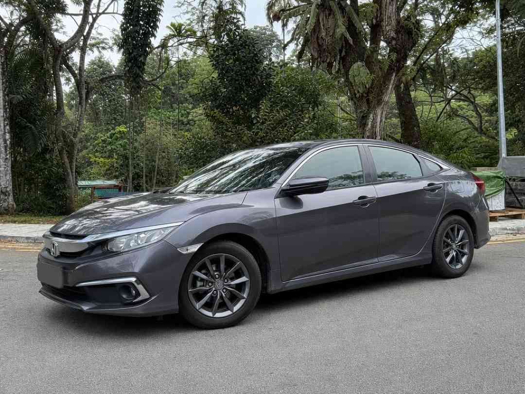 Honda Civic 1.6 i-VTEC (A) (Category: Used Cars) located in Singapore. Submitted by carousell_certified_partners (Listing ID 1467532789, Image 2). Description: Low mileage, just done servicing at agent. stylish and reliable Honda Civic 1.6a vti finished in sleek black exterior. Smooth driving experience paired with excellent fuel efficiency makes it a perfect daily drive. Well maintained unit with clean interior and sporty styling. Reliable Japan