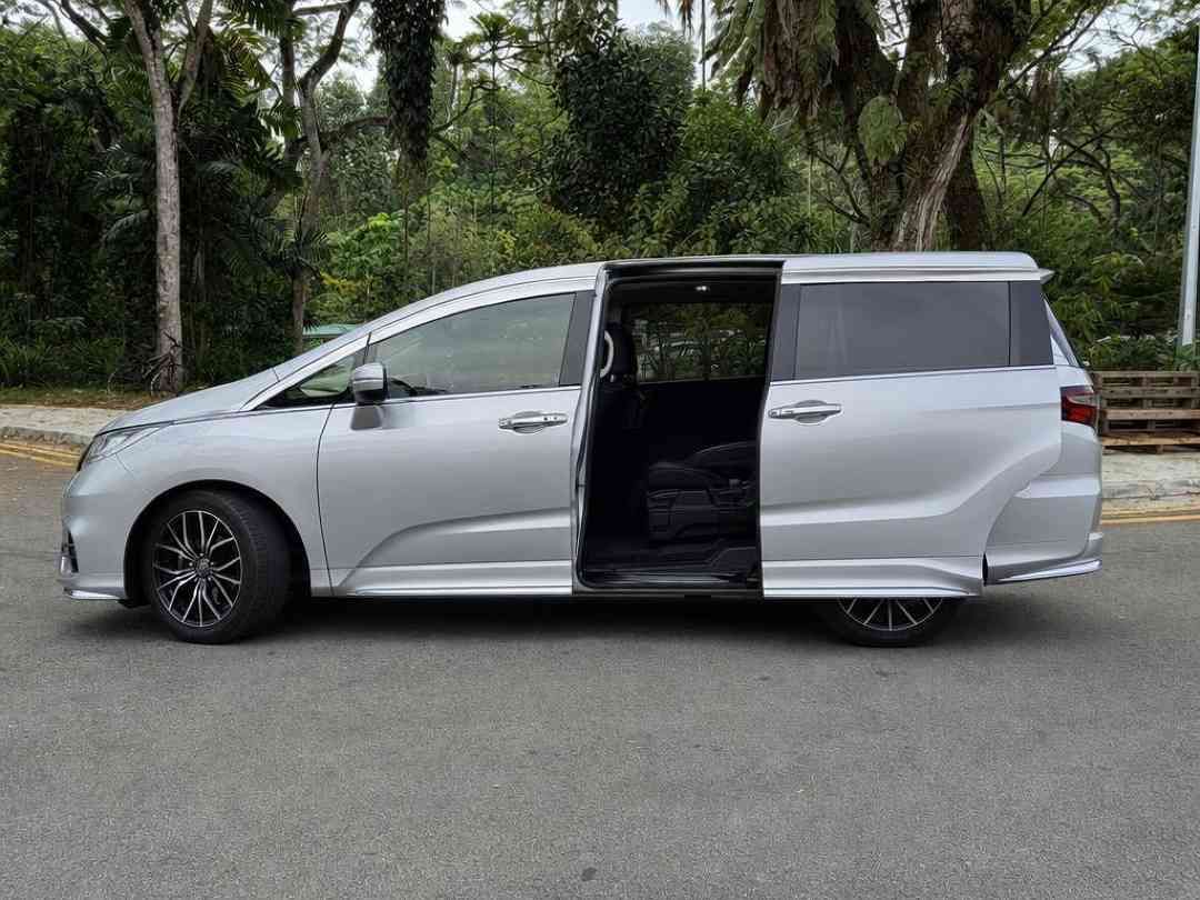 Honda Odyssey 2.4 EXV-S NAVI [MY15] (A) (Category: Used Cars) located in Singapore. Submitted by carousell_certified_partners (Listing ID 1467533101, Image 3). Description: Agent unit, will offer a free servicing with kah motor! Superb condition! Honda most popular full sized 7-seaters family MPV equipped with twin auto powered sliding doors. Extremely well maintained and habitually serviced! Premium looking Silver paint. Definitely no repairs ne