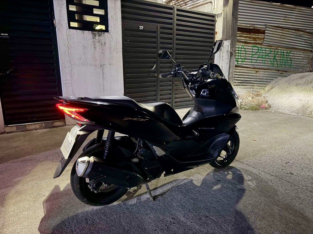 Honda PCX 160 ABS (Category: Motorbikes for Sale) located in Subic. Submitted by calliopekayin (Listing ID 1467573070, Image 3). Description: FOR SALE: Honda PCX 160 ABS 🛵 💵: ₱85,000 (negotiable) 📌 Details: * 2021 model * All stock * 15,xxx km mileage * ABS variant * With Lumina Pro MDL * Fresh change oil (2026) * Brand-new battery (October 2026) * Newly replaced steering bearing * Belt replaced in 2025 * Registered until January 2027 📌 Issue